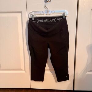 Compression Capri workout leggings.